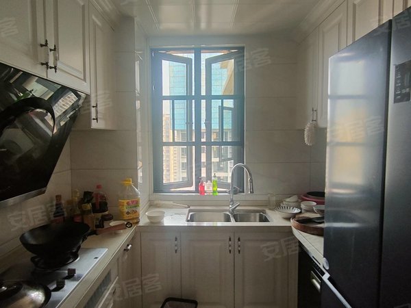 沅江碧桂园梓山府湖景房,精装4房,房东装修只有1年半,可随时看房出租