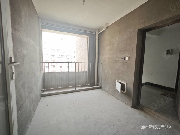 万达广场骏和玲珑湾南北阳台双卫有车库光线刺眼随时看房