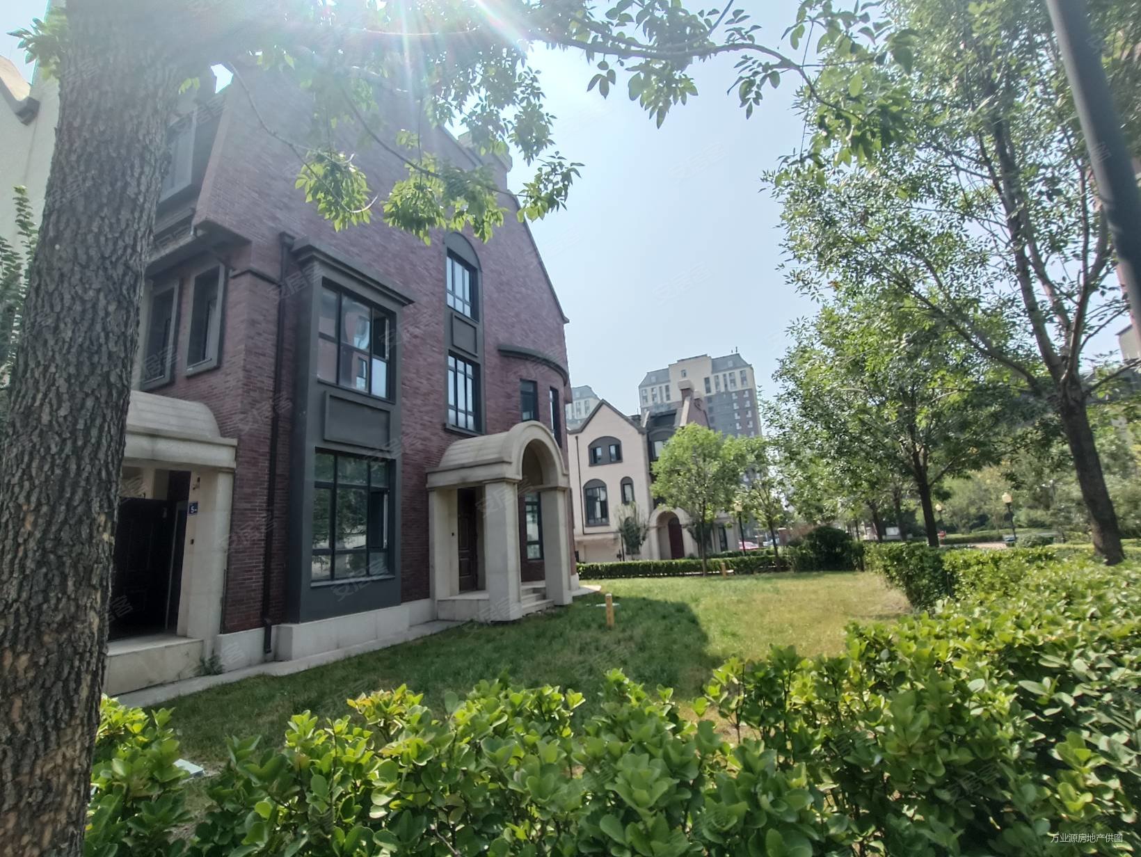 开发区核心地段贝肯山别墅边户大院