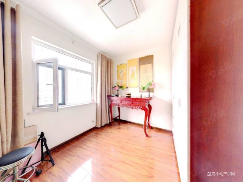 山水龙城c区蝶苑三室东打头南北通透方正户型装修不错