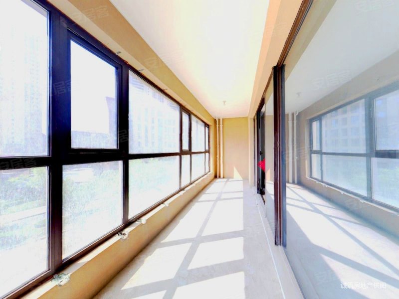 龙湖香醍璟宸 次新小区 带电梯 毛坯房 四室三卫 中间