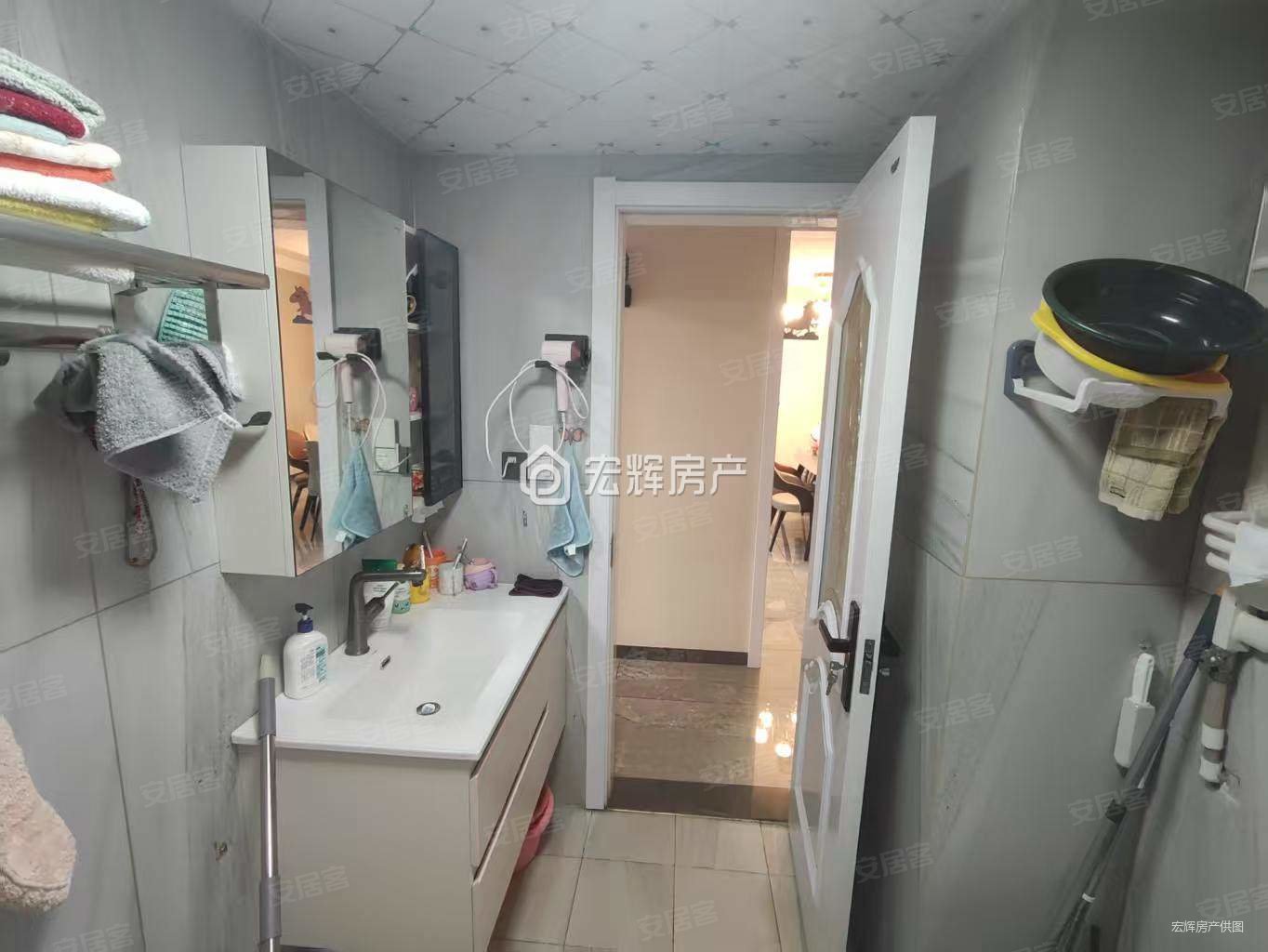 中海河山郡3室2厅2卫128㎡南北159万