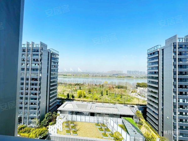 近地铁 朝南,华侨城天鹅堡二手房,1380万,4室2厅,3卫,244平米-南京