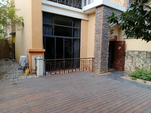 南宁青秀东盟商务泰国城(别墅)带ktv豪装独栋别墅!