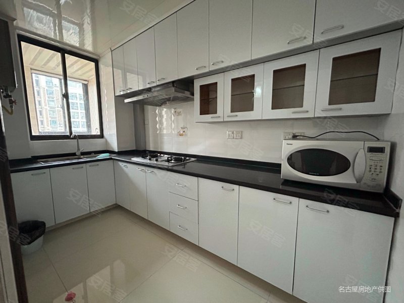 新出 保利雅苑 精装三房 地铁口 不靠路 看房随时 有车位