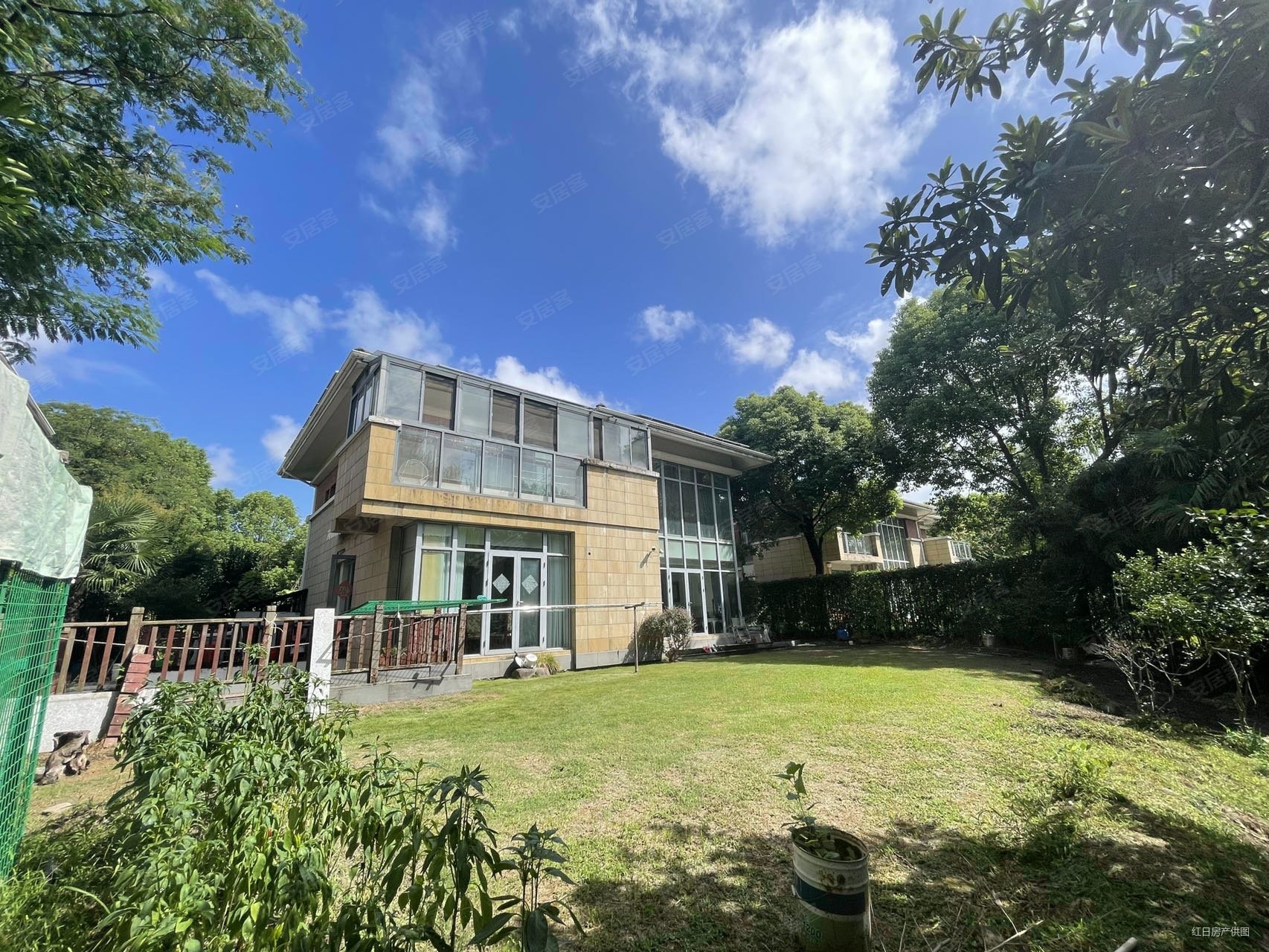 佘山地铁口独栋别墅小区佘山东郡南花园南临水位置精装自住随时看