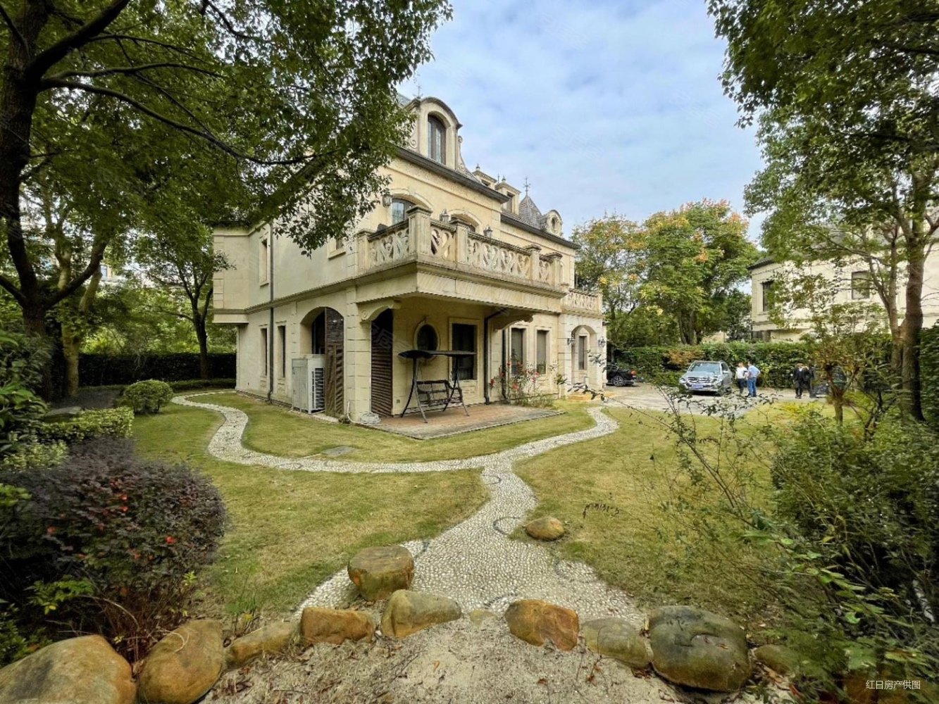 圣堡别墅法式石材外立面明星小区精装修临河位置诚意出售