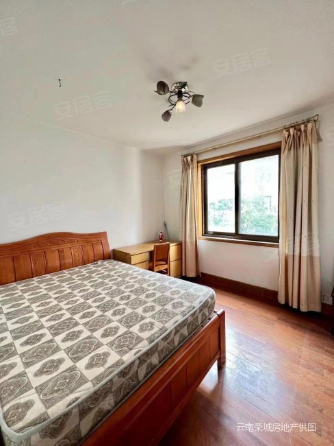 老国贸中心旁 宝海公园边 中装修大4房   3楼 南北通透