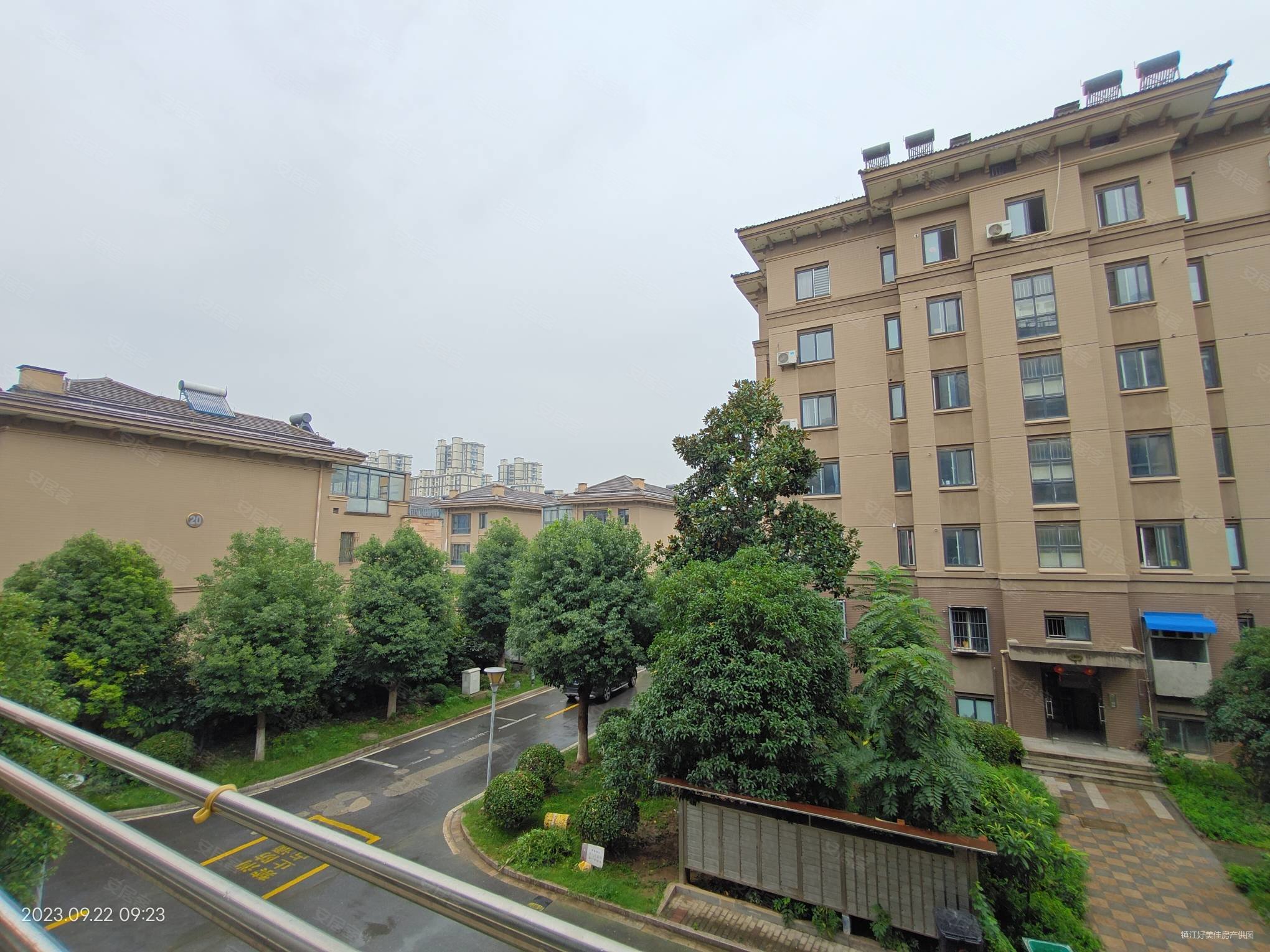 龙山庄园3室2厅2卫119.89㎡南92万