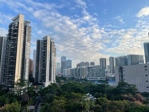 深圳龙华民治莱蒙水榭春天(六期)红山地铁口三房,6500,钥匙随时看房