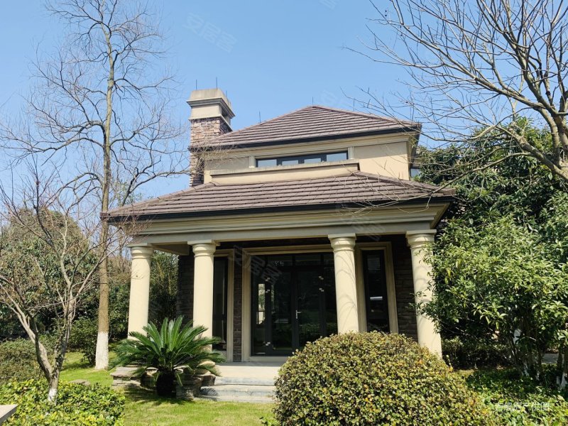 汀香别墅5室3厅5卫415㎡南北680万