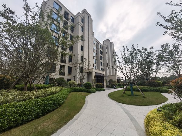 上海青浦朱家角大名城映湖近万达 兰生复旦旁 原房东精装三房出租