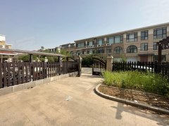 东营东营区东城胜宏景苑前后大院子!300平联排,工作室很不错!年租7W可议出租房源真实图片
