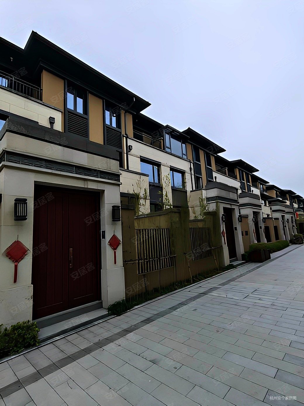 玖望排屋153实际有近300方有天有地送地下车位两个