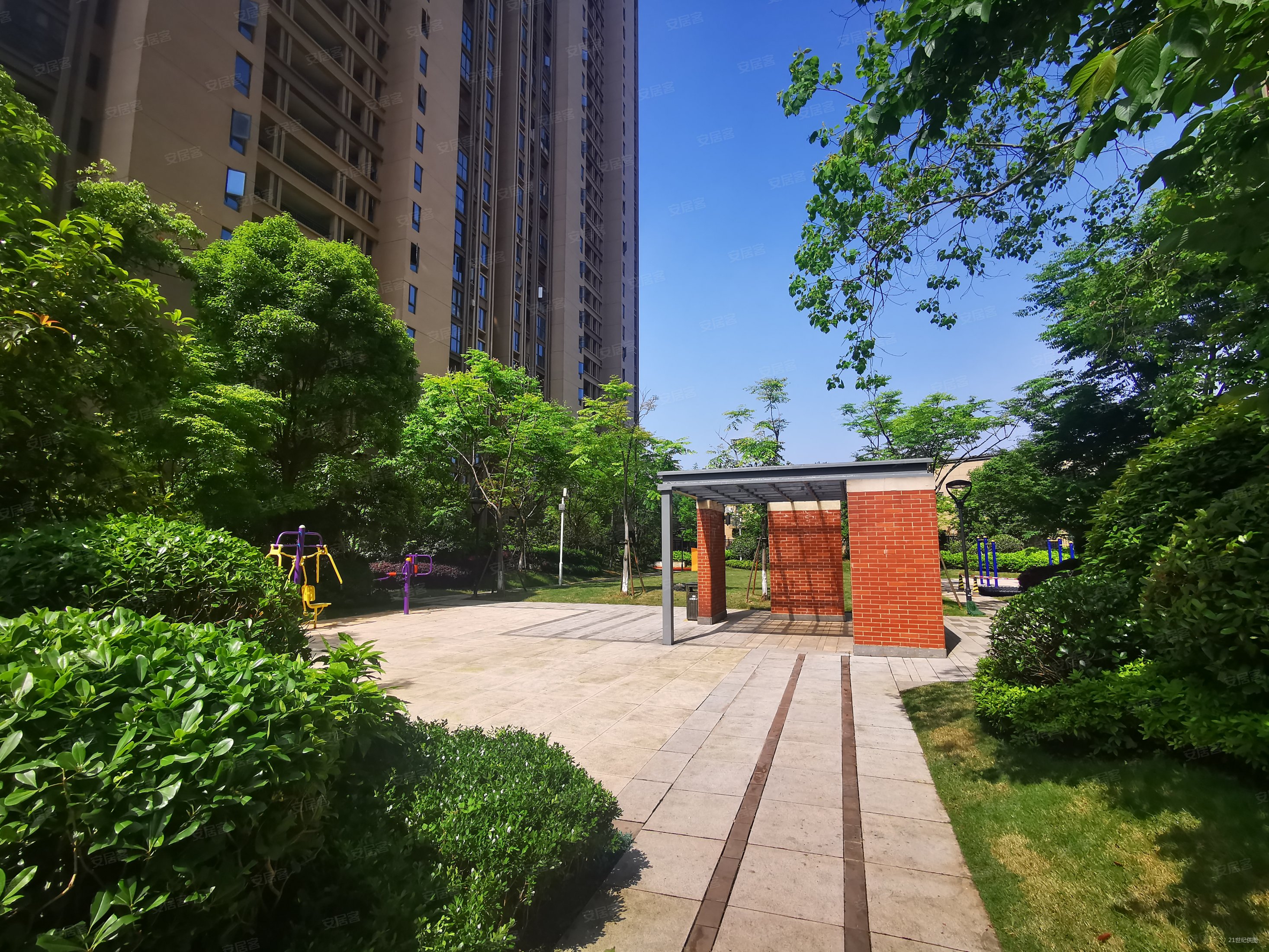 绿地国际博览城御珑3室2厅2卫125㎡南180万