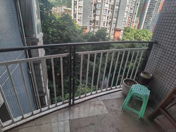 重庆綦江綦江城区千山美林南州对面三室出租一千,家电齐全朝中庭住家