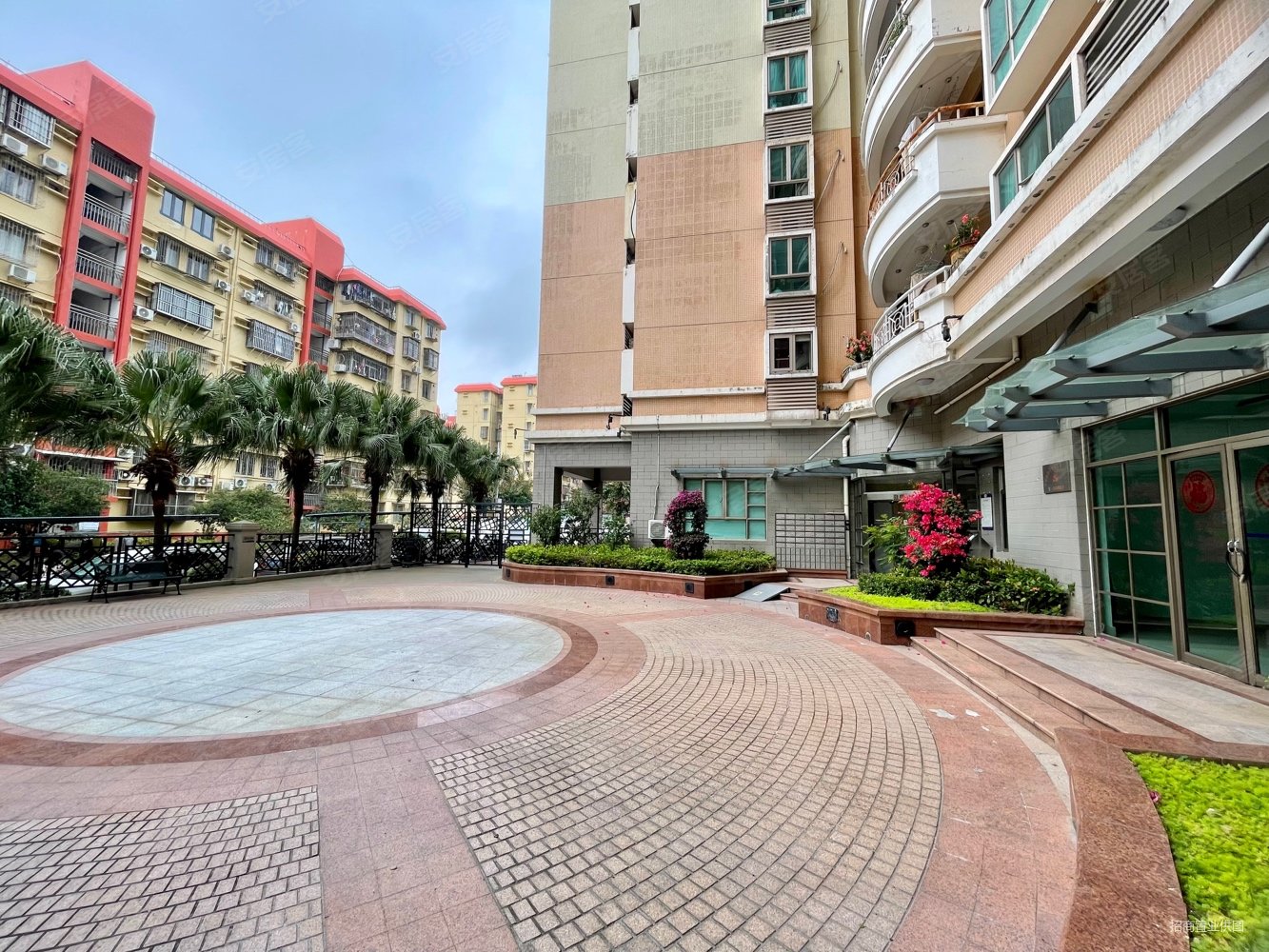 翠薇园18栋电梯独立花园少有放卖四房带固定车位育才二中