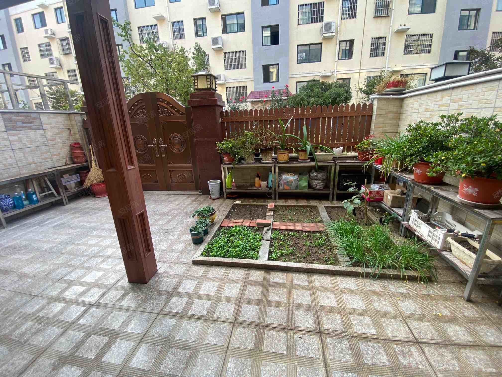 装修花了40个上下复试四室送家具家电带院子名都花园