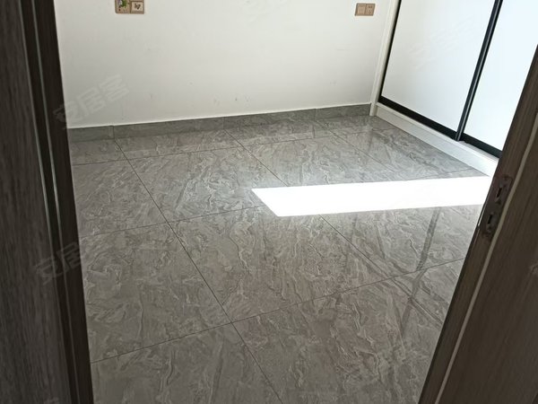 常州溧阳城北翰林苑一区东门。翰林院,靠近东方花园和马垫医院,东升新村旁边出租房源真实图片