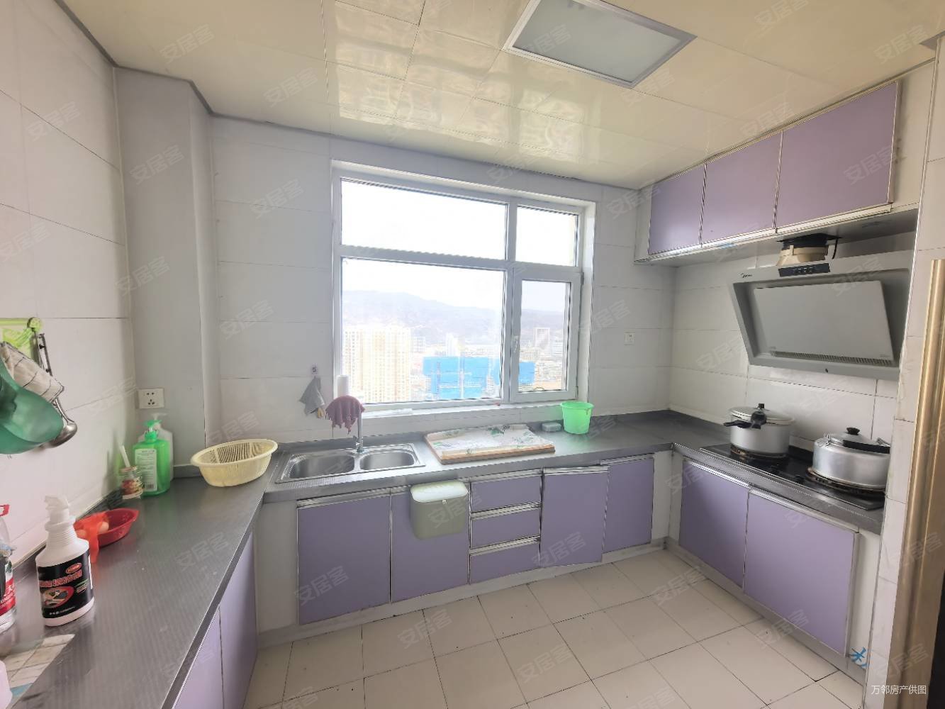 青藏铁路花园3室2厅2卫127㎡南北75万