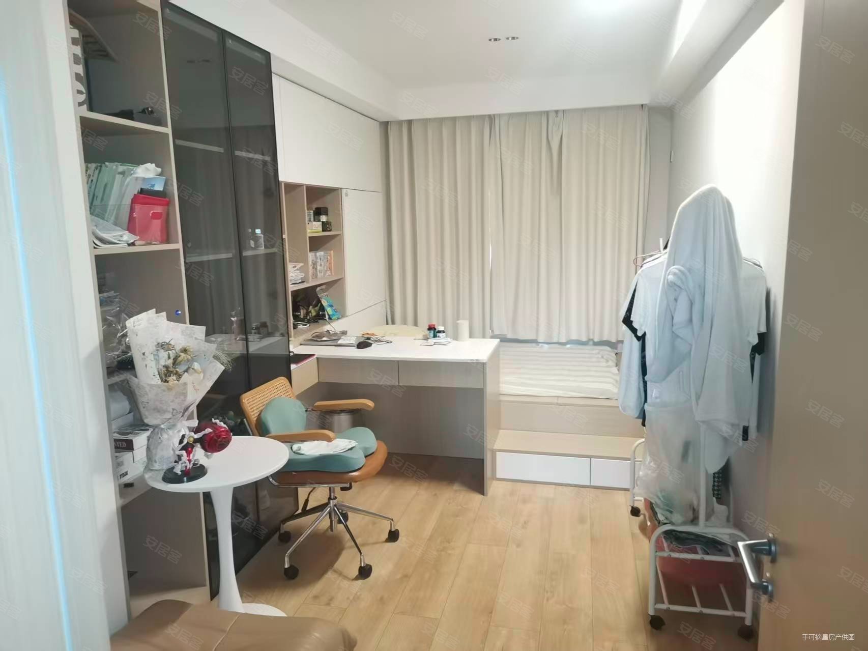 秀兰城市花园6室3厅2卫258㎡南北235万