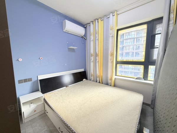 乐山市中高铁站IBOX部落阁世豪伊藤对面跃层两室loft，可养宠物！水电气民用可短月付！出租房源真实图片