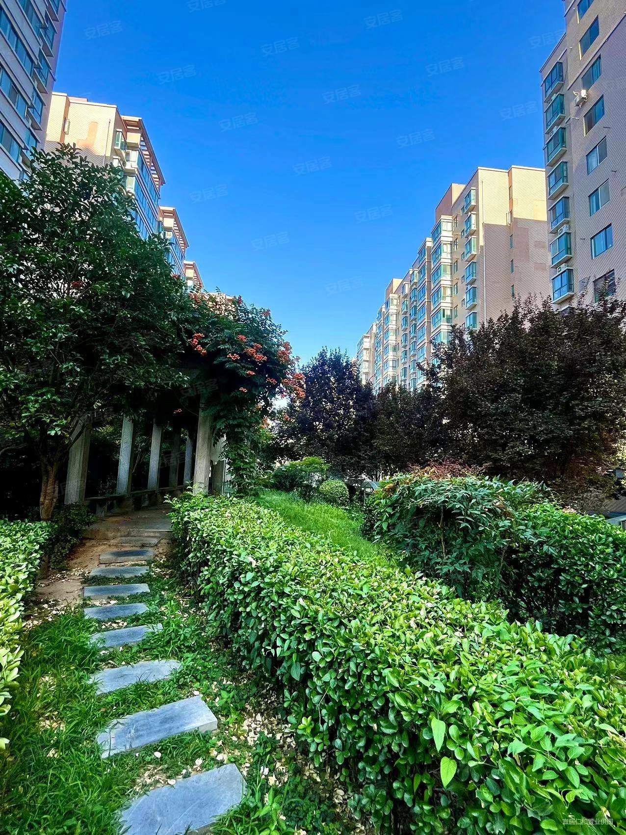 半坡地铁口,尚东国际城,唐都医院,交通方便,南北通透采光好