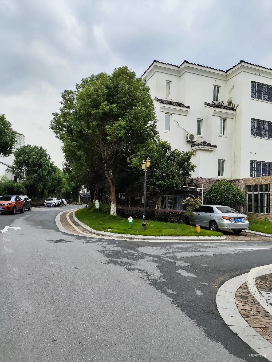 千灯逸墅全新毛坯300多平带花园