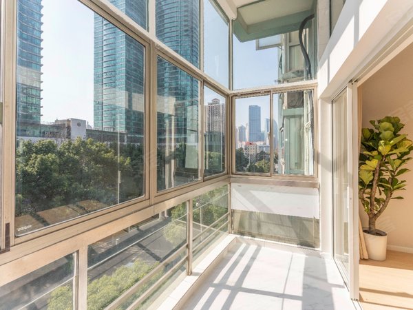 上海浦东陆家嘴滨江茗园近黄浦江,超大全景落地窗,客厅挑高7米中空