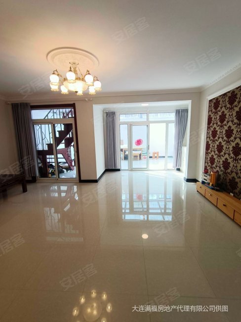 第五郡三号地一楼带下跃面积8032平实际200平