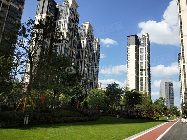 南宁邕宁蒲庙镇阳光城丽景湾房子装修保养不错,配的家电家具好出租
