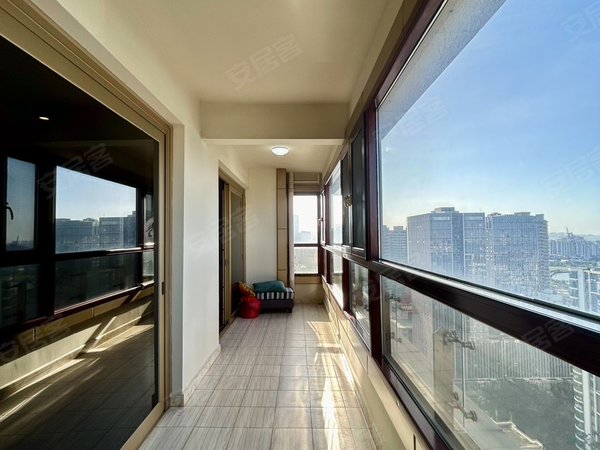 海口龙华滨海万绿园1号梦中情房!视野无遮挡!万绿园1号 豪华大四房 采光超棒 拎包出租房源真实图片