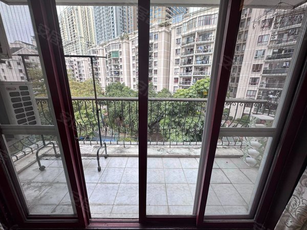 固定车位福外书包 三房两卫 看房方便