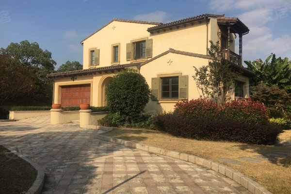 0人觉得很赞 特色 【小区户型】共300套南加州风格纯别墅小区