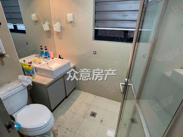 徐州云龙新淮中心绿地世纪城(商住楼)在云龙万达附近上班的,看看这一套,你一定会满意!出租房源真实图片