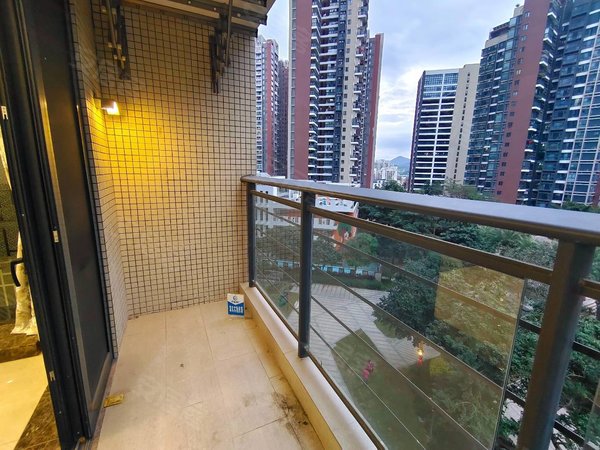 深圳南山西丽天悦南湾业主豪装自住!