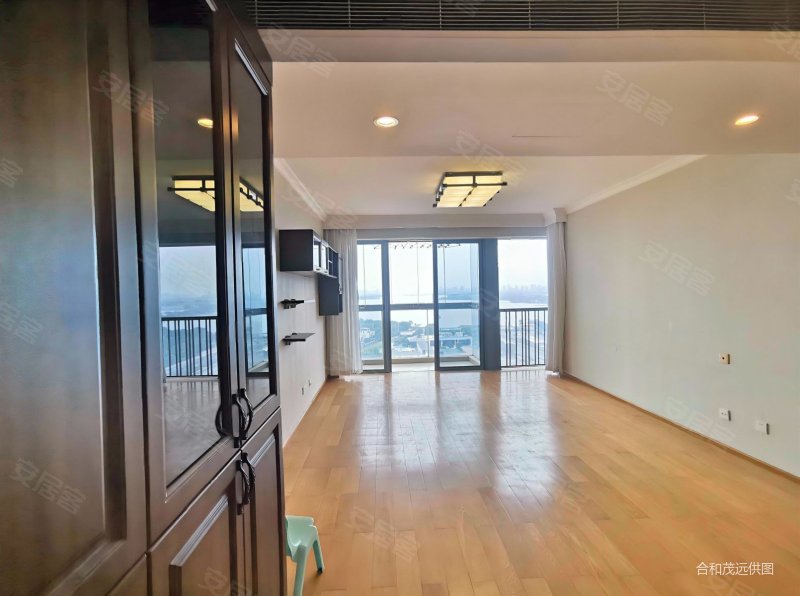 馨湖园13年房龄全湖景房急售看房方便楼幢小区中间位置