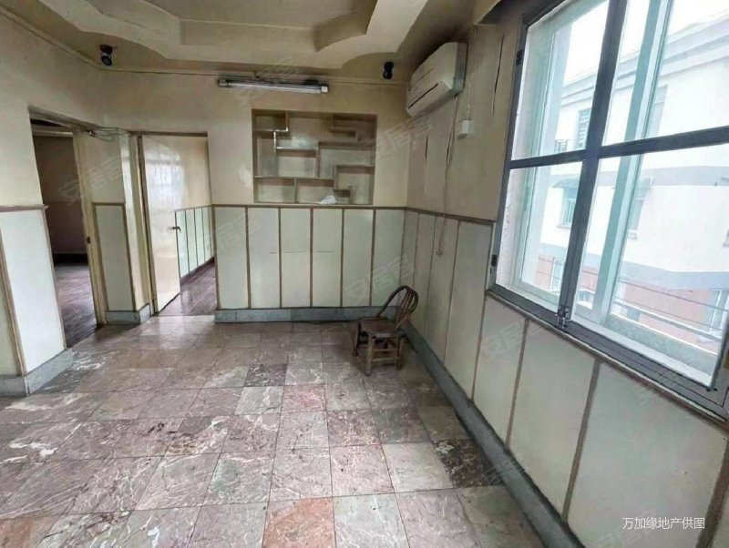 松江老城急售普通住宅毛坯房61平朝南