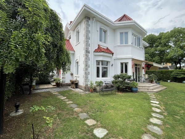 上海长宁天山西郊明珠苑西郊明苑别墅  超大花园 大气格局 自住装修