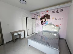 镇江丹徒宝龙广场宝龙商圈，五室精装合租房，随时看房，拎包入住出租房源真实图片