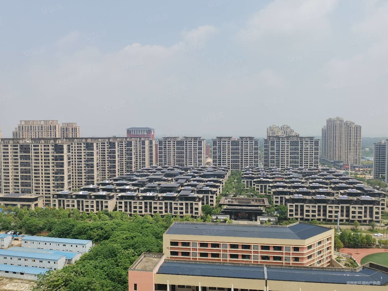 带暖气,豪华装修,得房率高星湖湾复式三房出售