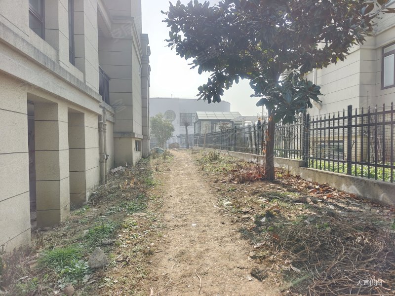 华府庄园双拼别墅,200平大花园院子,房东诚心出售随时看房,嘉利华府