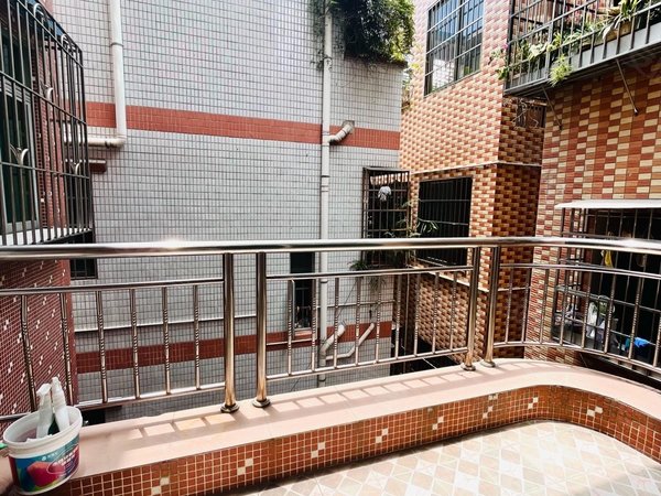 广州番禺大石山子街小区大石礼村,本地房东超大三房一厅,100平,独立大