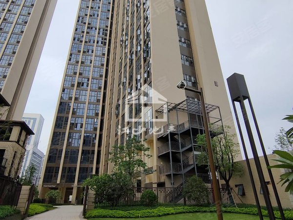 南宁良庆良庆周边龙光玖珑郡(商住楼)龙光玖珑郡,拎包入住,家具备齐.