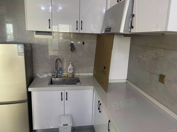 海宁长安镇农发区新天地公馆长安地铁口 学校旁新天地公馆精装一室一厅诚心出租 拎包入住出租房源真实图片