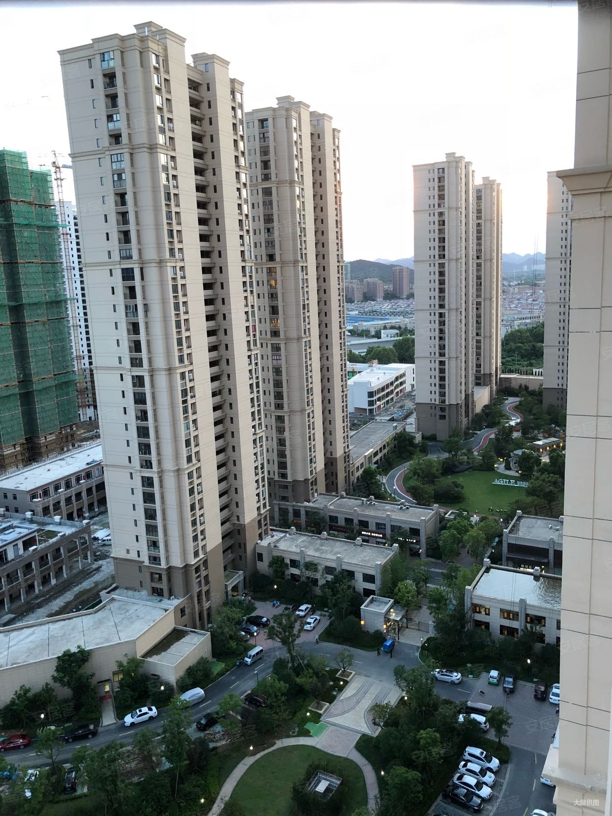 雅居乐国际花园天目山西路3室2厅2卫8881平方米