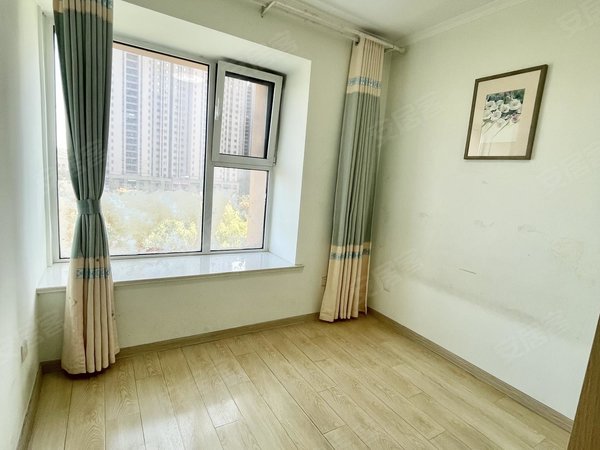 青岛李沧万达广场万达悦公馆前排靠河 干净整洁配套齐全 套二厅李沧