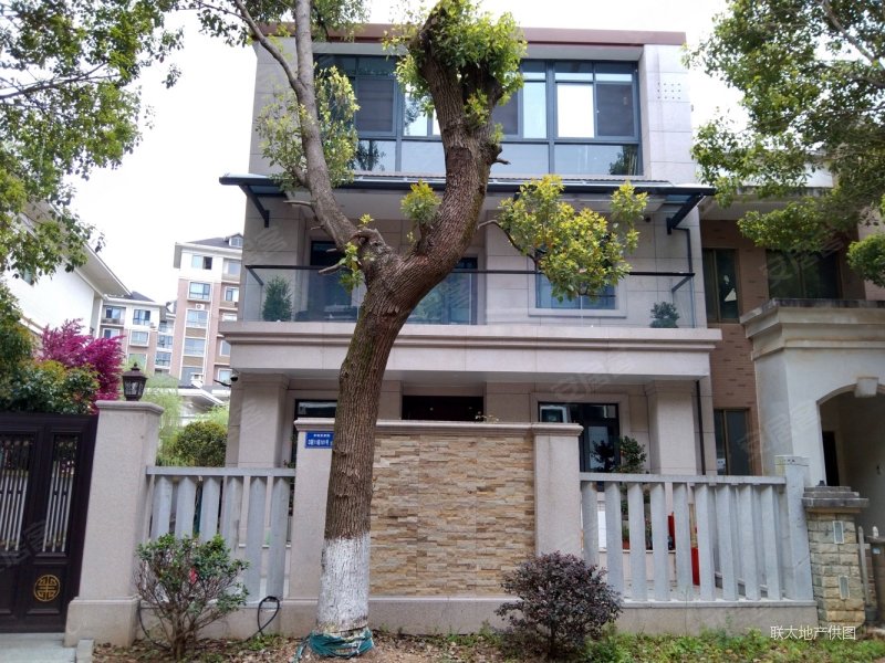 捡漏麓谷后花园尖山湖公园旁送车库送露台来电就卖