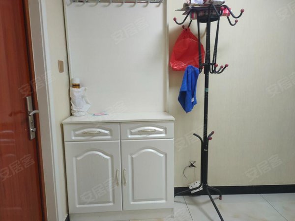 昌吉昌吉市亚中商城长宁小区亚中附近出行方便，房子在5楼出租房源真实图片