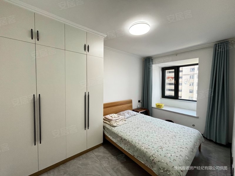 沛县 侨城中央学府 精装三室两厅 老证可贷款